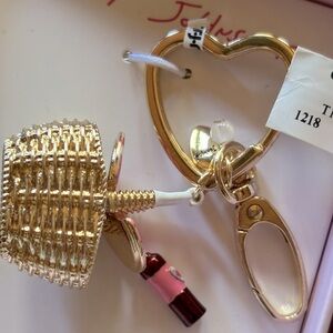 NIB Betsey Johnson gold heart wine and grapes picnic basket bag charm Keychain